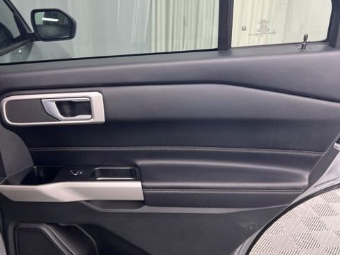 Used 2022 Ford Explorer XLT w/ Equipment Group 202A image 19