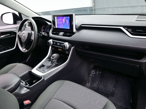 Used 2023 Toyota RAV4 XLE AWD/4WD image 15