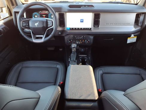 New 2025 Ford Bronco Outer Banks w/ Black Appearance Package image 6