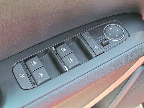 Used 2024 Kia Soul LX w/ Option Group 015 FWD image 19