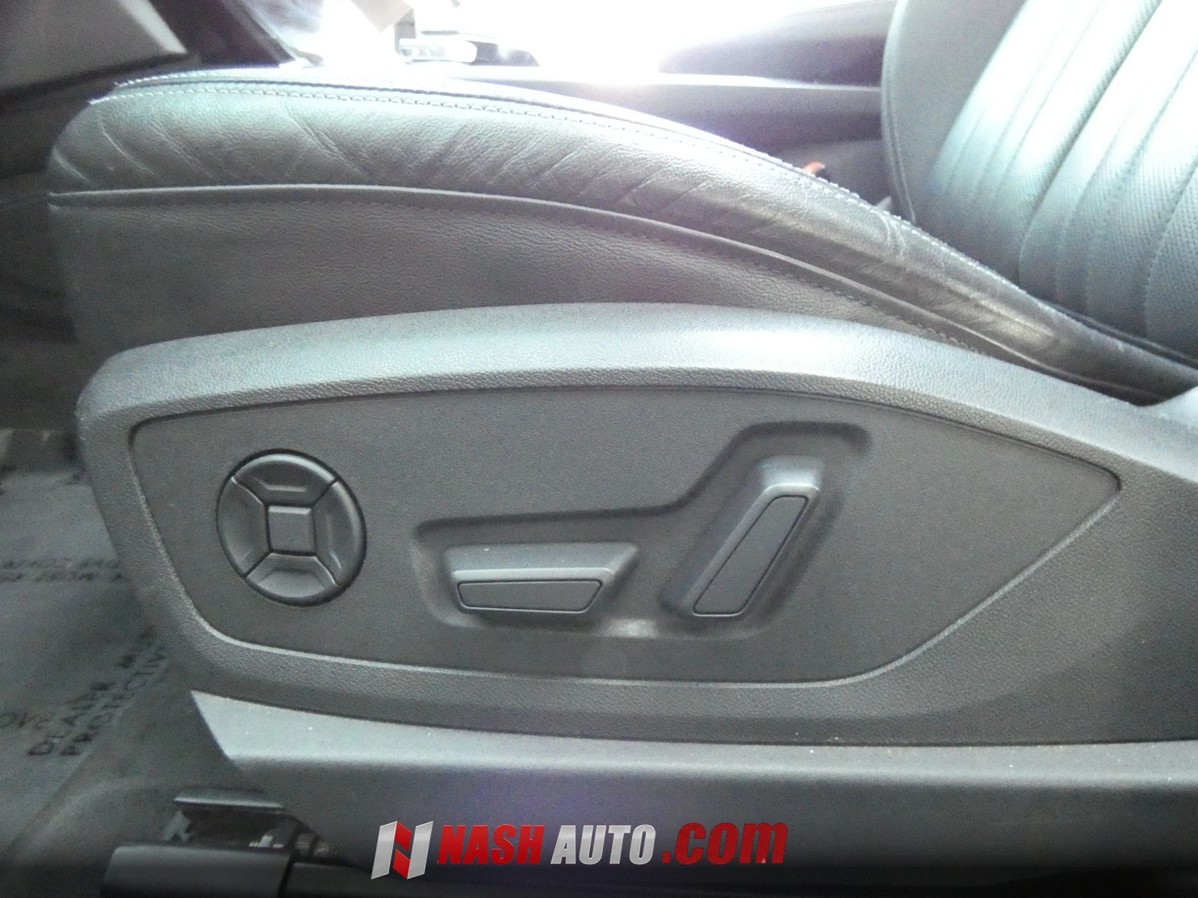 Used 2022 Audi e-tron Premium Plus w/ Premium Plus Package AWD/4WD image 52