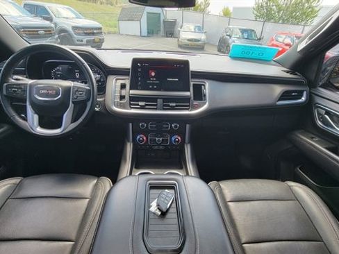 Used 2023 GMC Yukon XL SLT AWD/4WD image 14