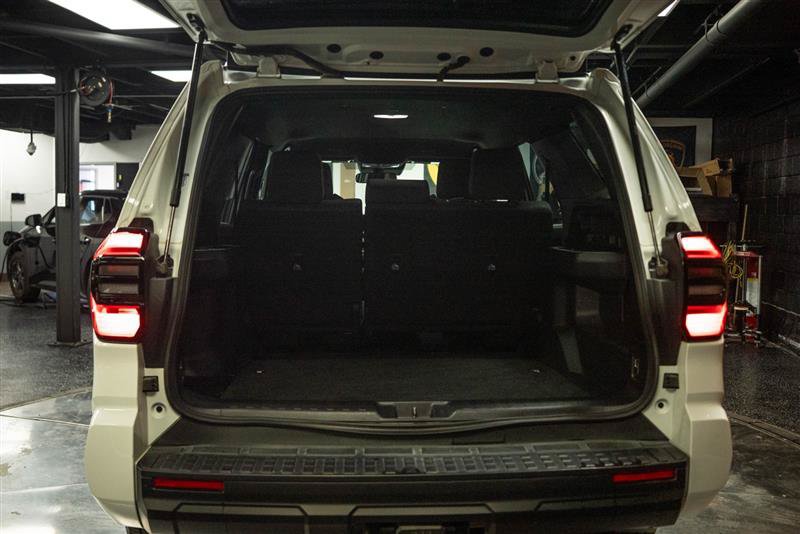 Used 2025 Toyota 4Runner SR5 AWD/4WD image 7