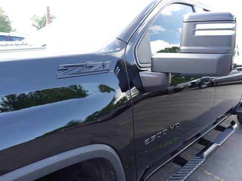Used 2024 Chevrolet Silverado 2500 LT w/ Midnight Edition AWD/4WD image 7