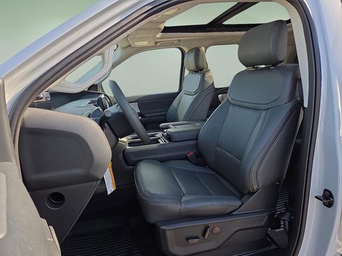 New 2026 Ford Expedition Active image 11