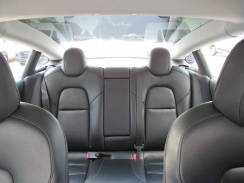 Used 2021 Tesla Model 3 Standard Range Plus image 34