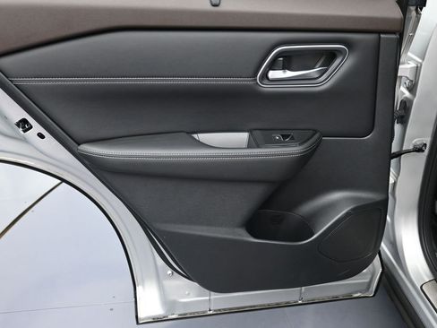 Used 2023 Nissan Rogue Platinum w/ Platinum Premium Package image 26