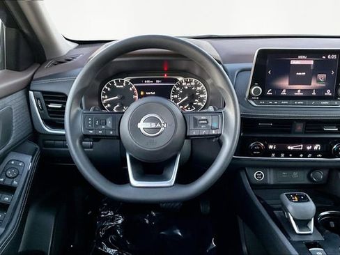 Used 2023 Nissan Rogue SV image 8