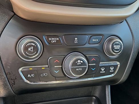 Used 2014 Jeep Cherokee Limited AWD/4WD image 16