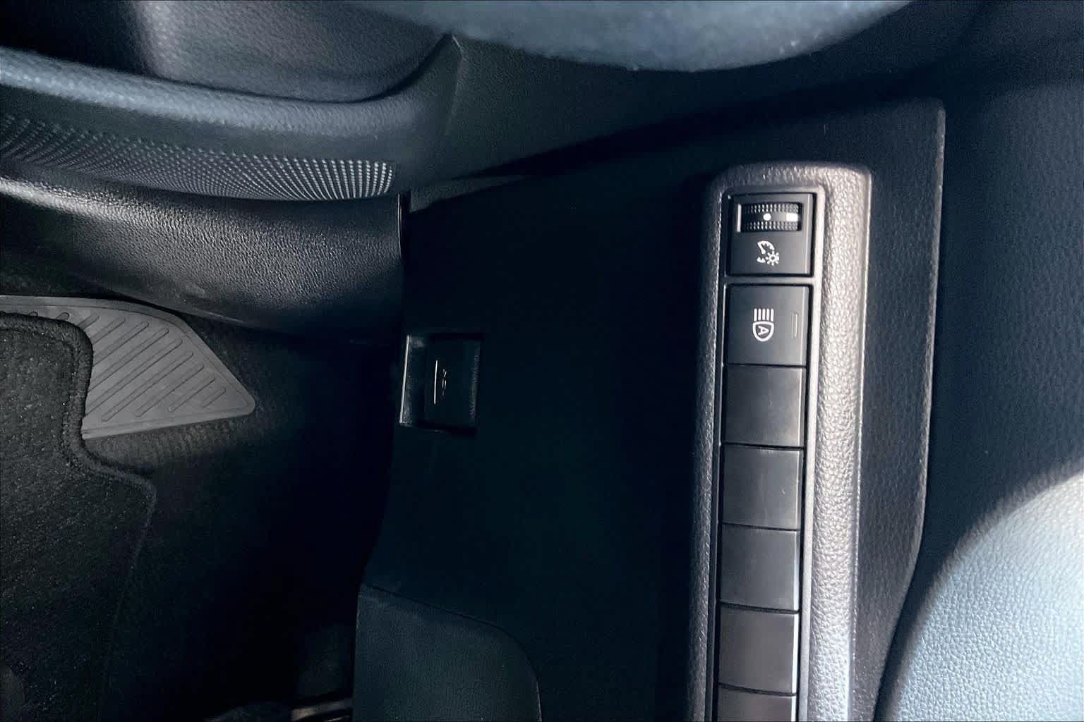Used 2025 Toyota Corolla SE FWD image 33