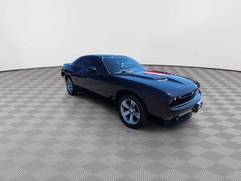 Used 2020 Dodge Challenger SXT RWD image 2