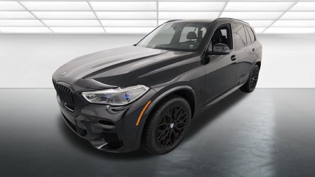 Used 2022 BMW X5 M50i w/ Executive Package AWD/4WD image 2