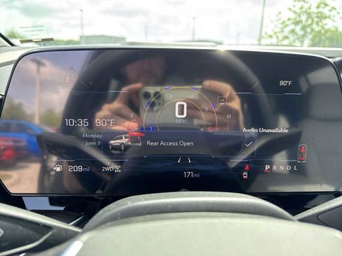 New 2025 Chevrolet Suburban Premier image 24