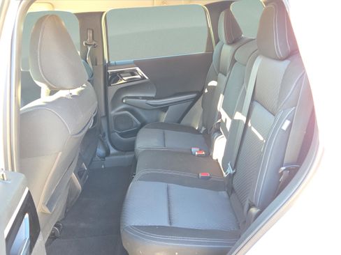 Used 2022 Mitsubishi Outlander ES image 12