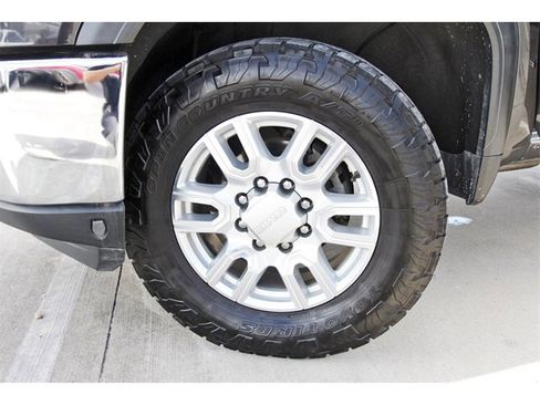 Used 2020 GMC Sierra 2500 SLT w/ Technology Package image 32