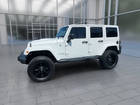 Used 2018 Jeep Wrangler Unlimited Sahara AWD/4WD image 5
