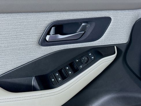 Used 2023 Nissan Rogue SV image 24