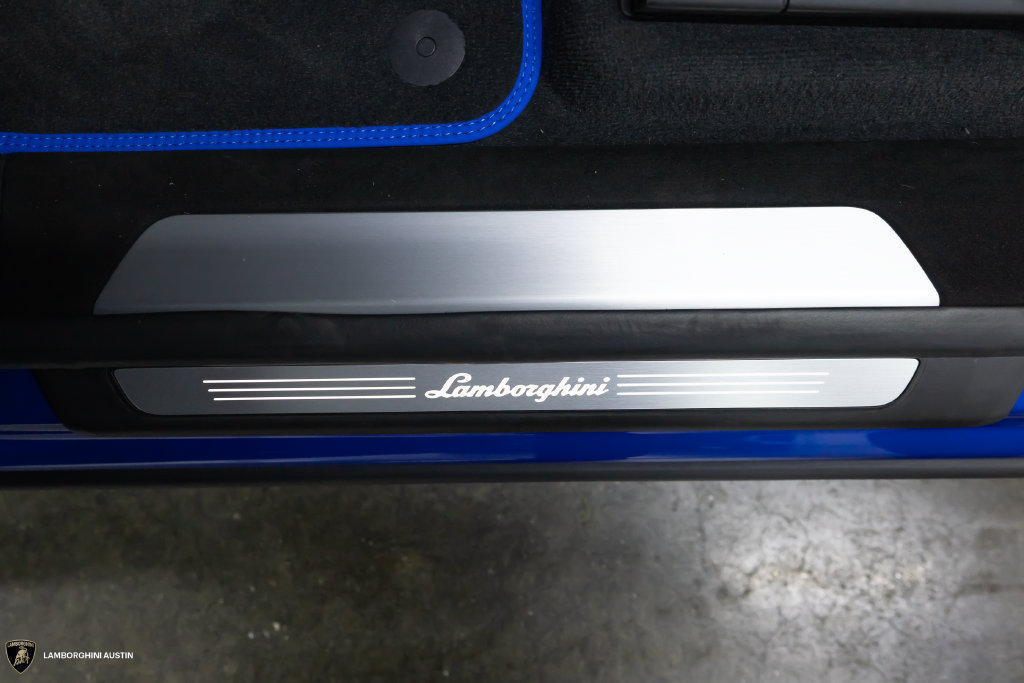 Used 2024 Lamborghini Urus Performante AWD/4WD image 24