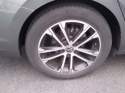 Used 2025 Volkswagen Jetta Sport FWD image 3