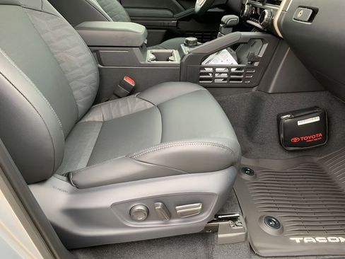 New 2025 Toyota Tacoma TRD Off-Road AWD/4WD image 16