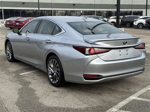 Certified 2025 Lexus ES 300h w/ Luxury Package image 7