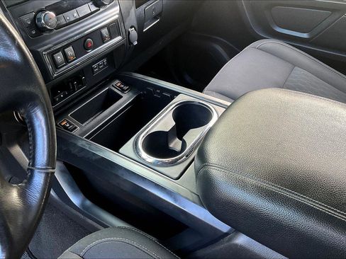 Used 2019 Nissan Titan SV w/ SV Convenience Package image 14