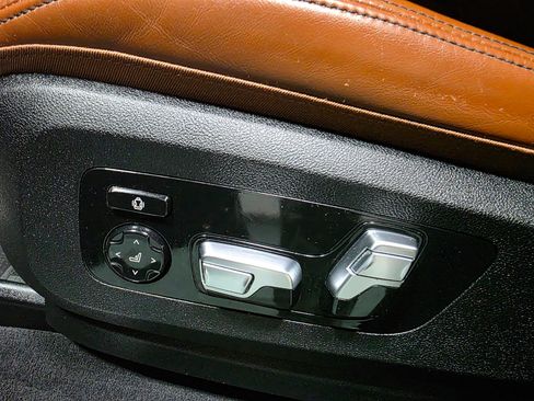 Used 2019 BMW X5 xDrive50i w/ M Sport Package image 19