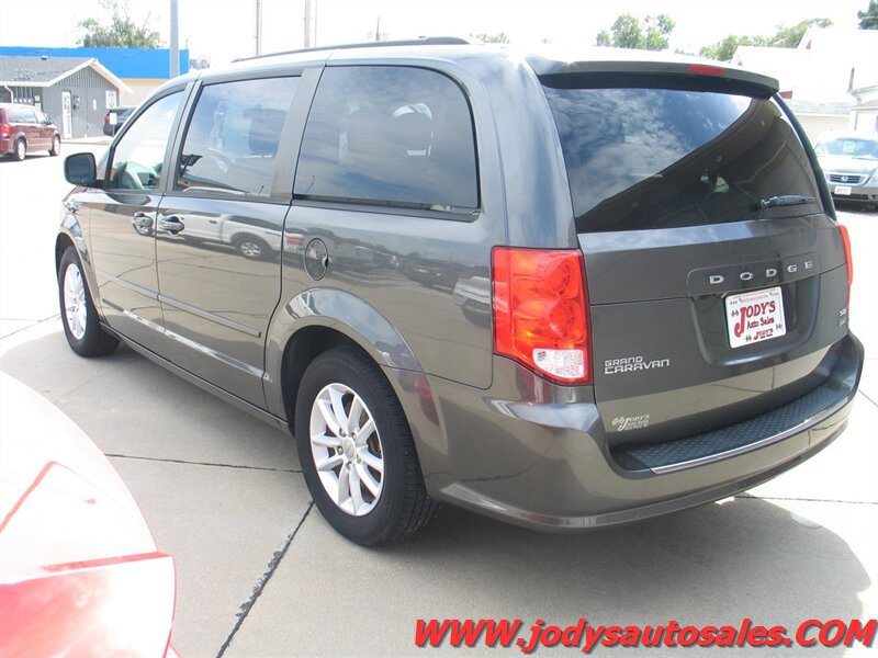 Used 2016 Dodge Grand Caravan SXT w/ Rear Park Assist Package FWD image 32