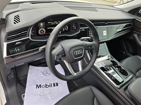 Used 2023 Audi Q8 Prestige image 21