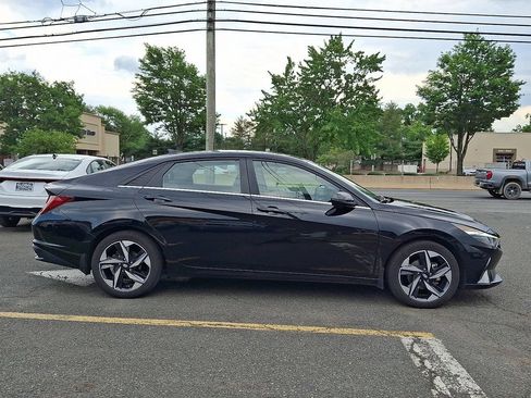 Used 2023 Hyundai Elantra Limited FWD image 8