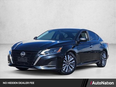 Used 2024 Nissan Altima 2.5 SV FWD image 1