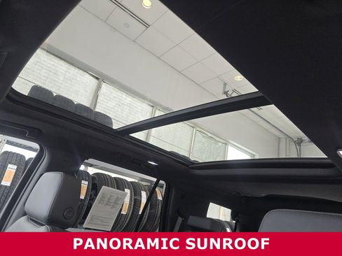 Used 2024 Chevrolet Tahoe Z71 w/ Luxury Package image 14