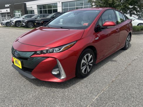 Used 2018 Toyota Prius Prime Advanced w/ Carpet Mat Package FWD image 1