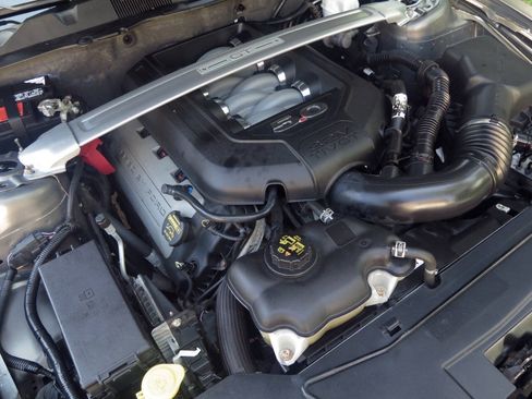 Used 2011 Ford Mustang GT Premium RWD image 7