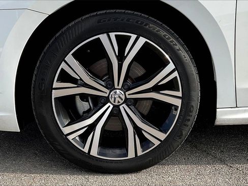 Used 2022 Volkswagen Passat 2.0T SE image 8