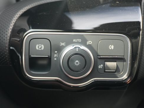 Used 2021 Mercedes-Benz A 220 4MATIC w/ Premium Package image 32