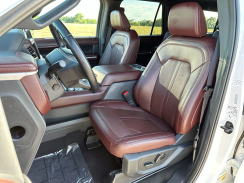 Used 2024 Ford Expedition Max Limited AWD/4WD image 11