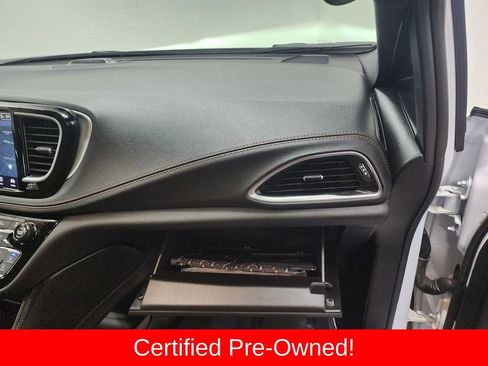 Used 2025 Chrysler Pacifica Pinnacle image 36