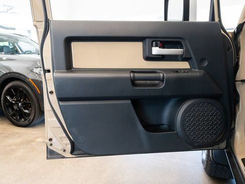 Used 2014 Toyota FJ Cruiser 4WD w/ Upgrade Package image 16
