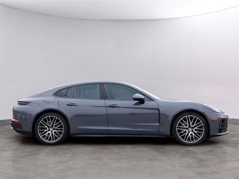New 2026 Porsche Panamera image 9