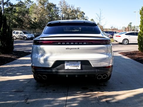 Used 2024 Porsche Cayenne S image 9