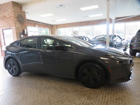 Used 2025 Toyota Prius LE image 54