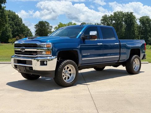 Used 2019 Chevrolet Silverado 2500 LTZ w/ Duramax Plus Package AWD/4WD image 3
