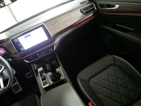 Used 2025 Volkswagen Atlas SEL Premium R-Line image 11