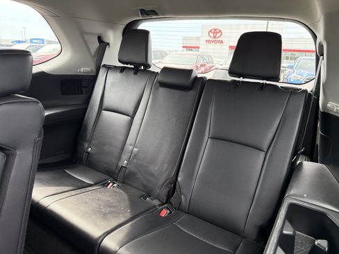 Used 2024 Toyota Grand Highlander AWD image 26