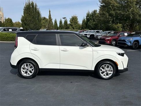 Used 2024 Kia Soul S image 3
