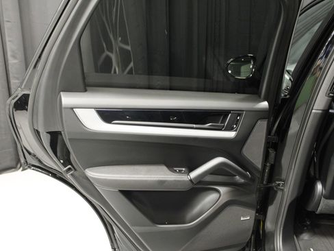 Used 2024 Porsche Cayenne image 27