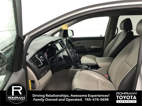 Used 2016 Kia Sedona SX image 11