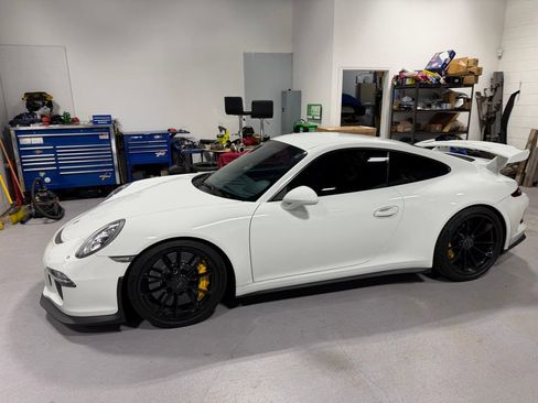 Used 2014 Porsche 911 GT3 RWD image 2