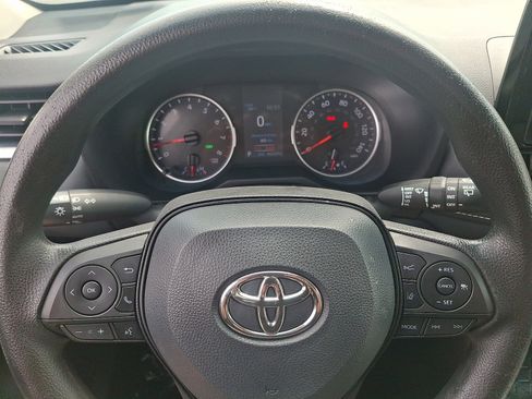 Used 2022 Toyota RAV4 XLE AWD/4WD image 18